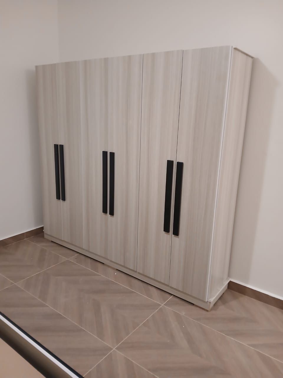 e3f8c8af-5892-4cac-8c70-cb4aa2e409ca_دولاب جاهز وتفصيل.jpeg